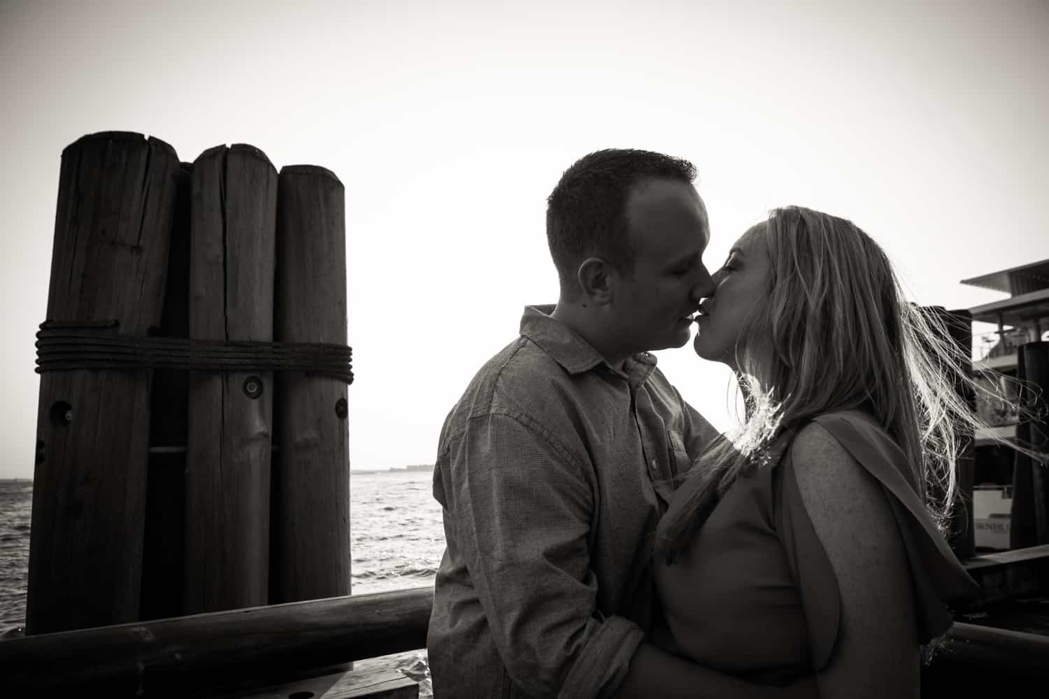 Black and white photo of couple kissing in Battery Park