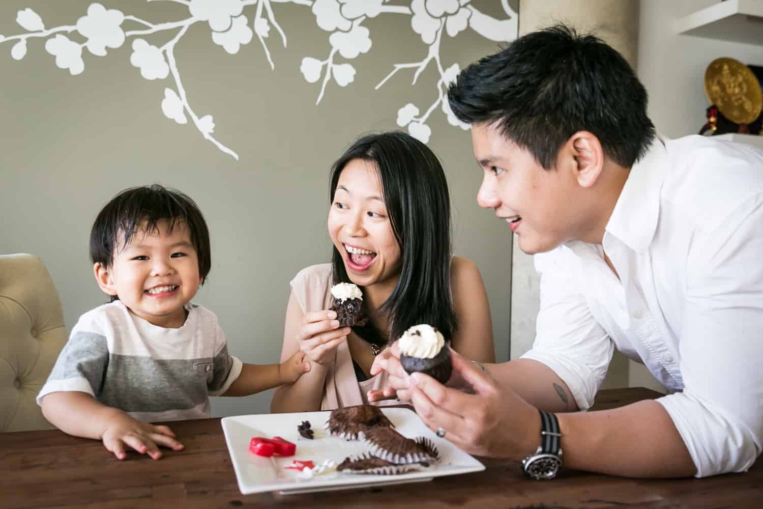 Manhattan family portrait of parents and child eating cupcakes