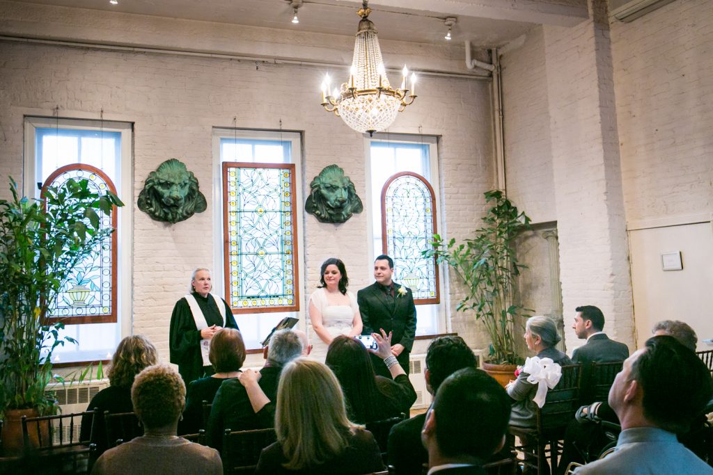 Wide shot of an Alger House wedding ceremony