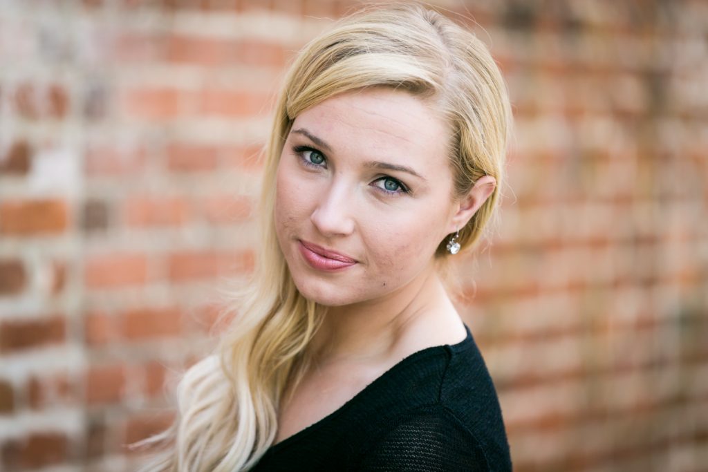 Headshot retouching images before and after of a young blond actress