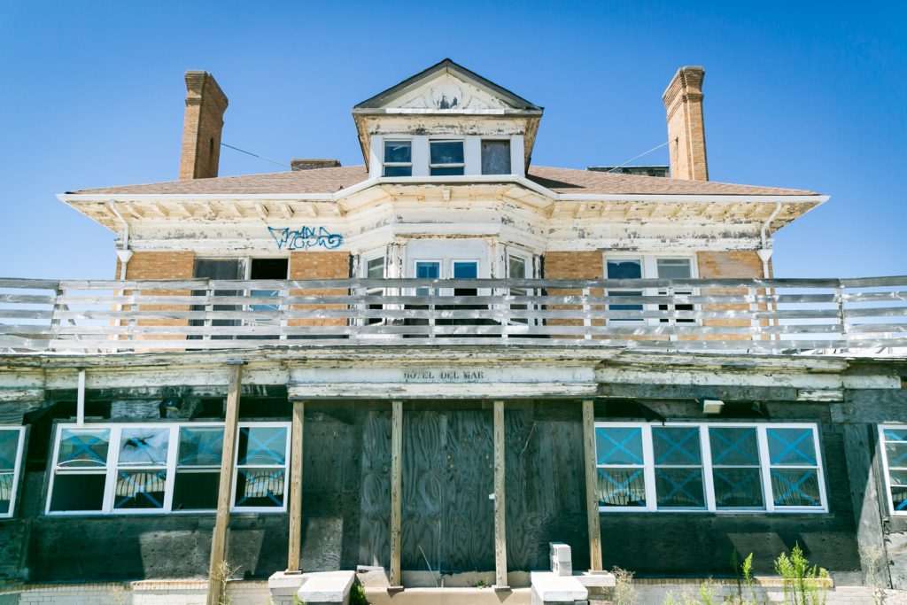 Abandoned Hotel Del Mar in Far Rockaway