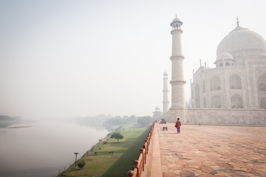 India street photography at the Taj Mahal