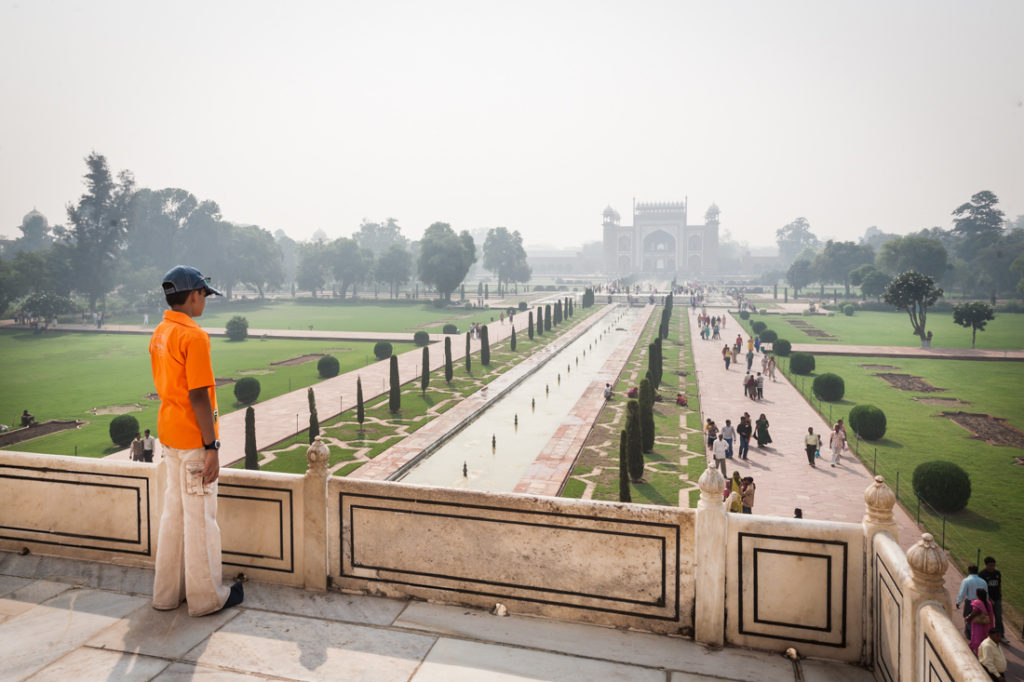 India street photography at the Taj Mahal