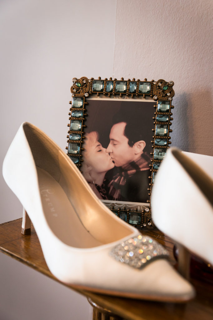 Picture frame of bride and groom before their Scottadito wedding
