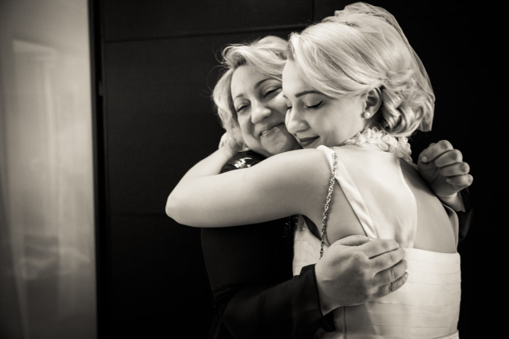 Bride hugging her mother before her Scottadito wedding