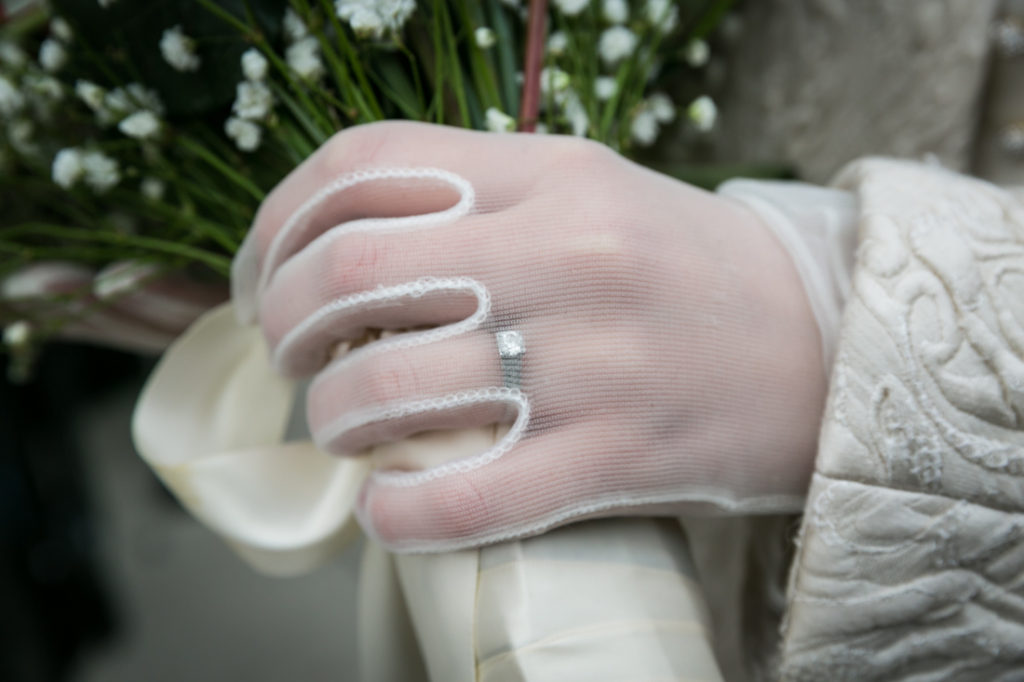 Bride's gloves for a Scottadito wedding