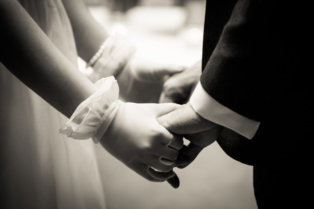 Bride and groom holding hands at a Scottadito wedding