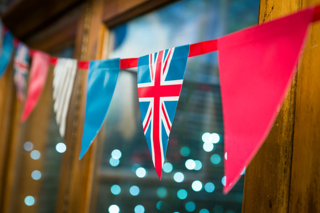 Union jack flag decorations at a Scottadito wedding