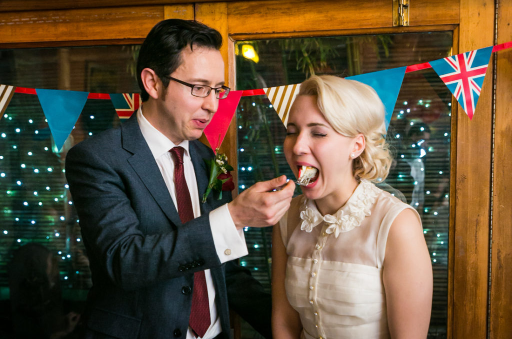 Cake cutting at a Scottadito wedding