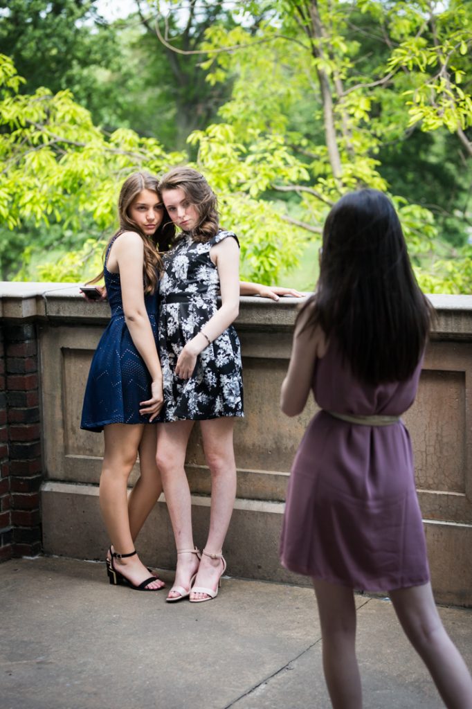 Guests enjoying a bar mitzvah by bar mitzvah photographer, Kelly Williams