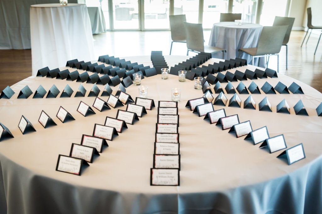 Escort cards as a wedding DIY project