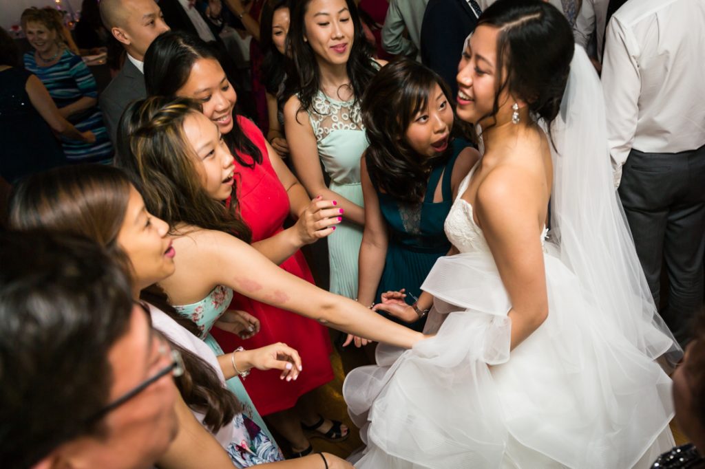 Dancing at a Maritime Parc wedding