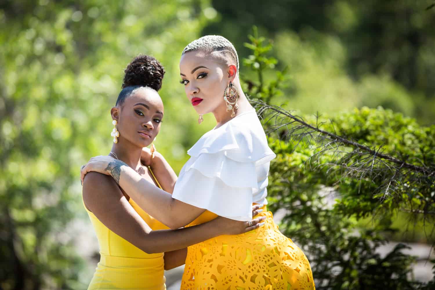 Mother and daughter wearing yellow outfits during a family reunion portrait