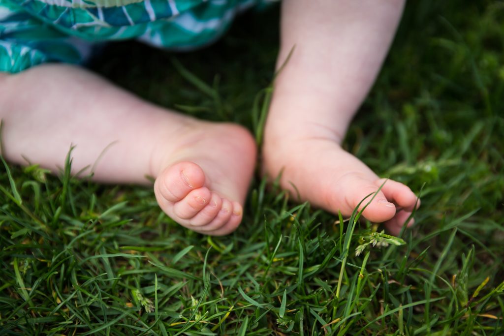 Baby feet in a Hudson River Park Family Portrait
