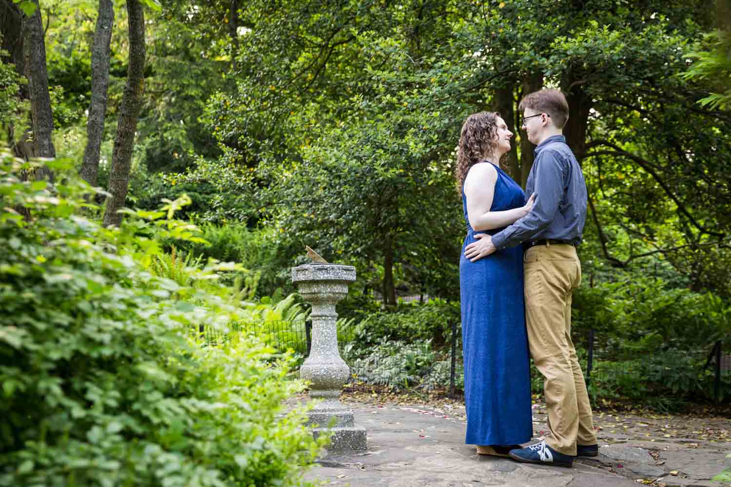 Couple recreating proposal in Shakespeare Garden engagement photos