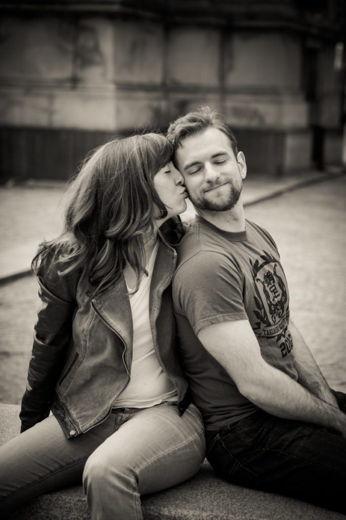 Engagement shoot at Grand Army Plaza by photographer Kelly Williams