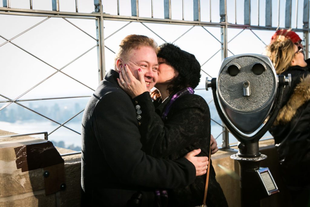 An Empire State Building proposal, by NYC wedding photographer, Kelly Williams