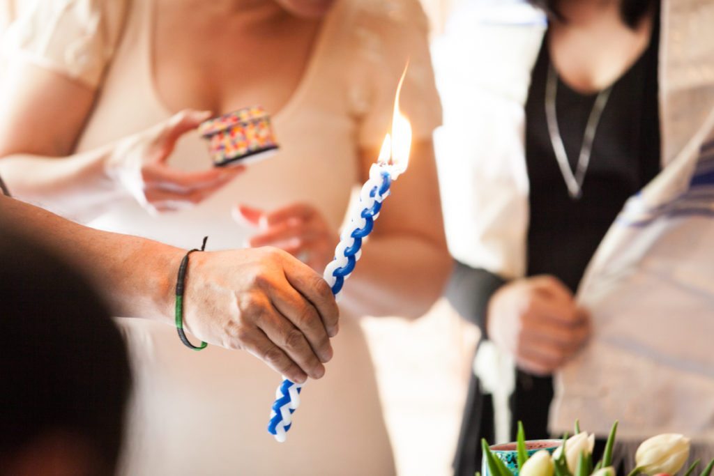 Bat mitzvah ceremony at Covo Restaurant, by NYC bat mitzvah photographer, Kelly Williams