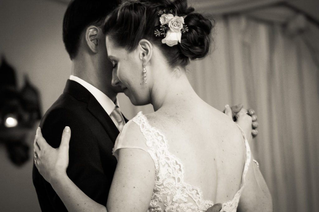 First dance photos, by Douglaston Manor wedding photographer, Kelly Williams