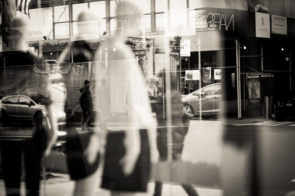 Candid shot on the streets of Manhattan, by NYC street photographer, Kelly Williams