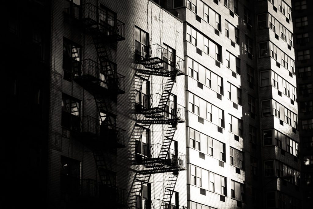 Candid shot on the streets of Manhattan, by NYC street photographer, Kelly Williams