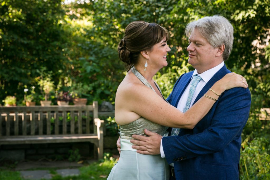 Moris Jumel Mansion wedding photo for an article on how to take great group photos by Kelly Williams