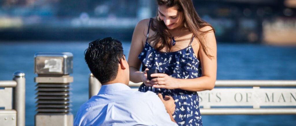Man asking girlfriend to marry him at Brooklyn Bridge Park