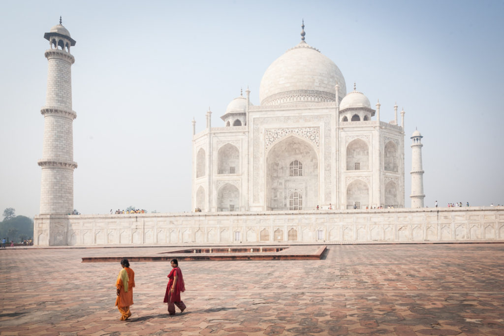 India street photography at the Taj Mahal