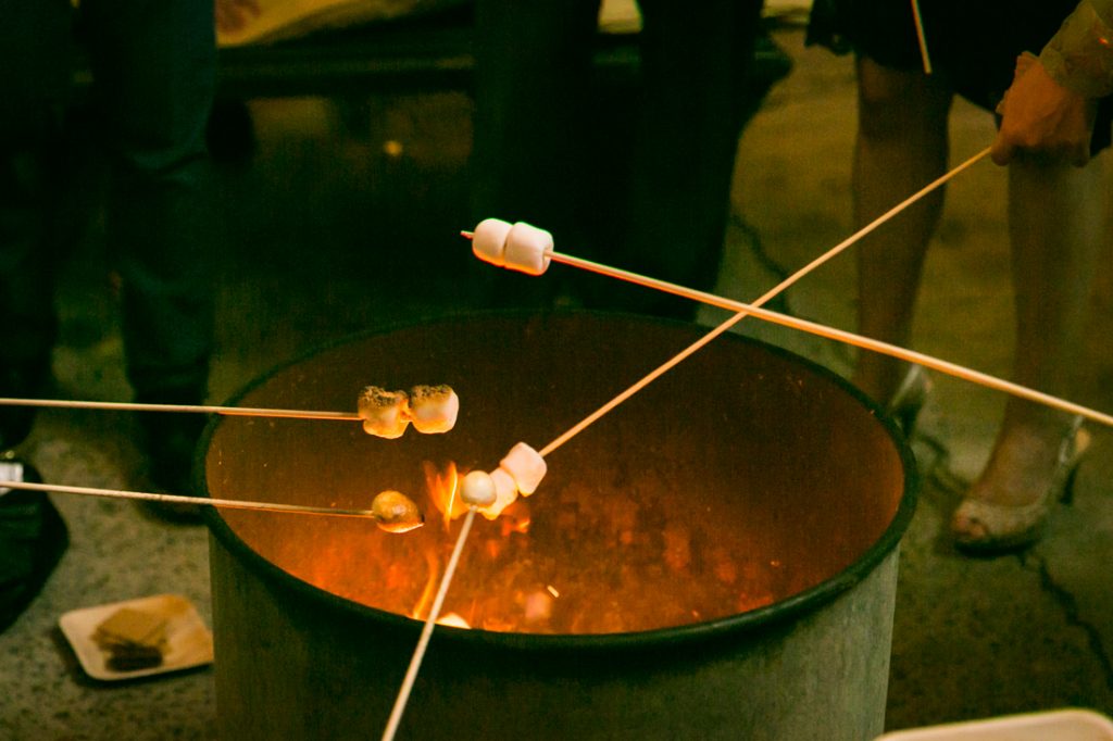 Sticks with marshmallows over a fire