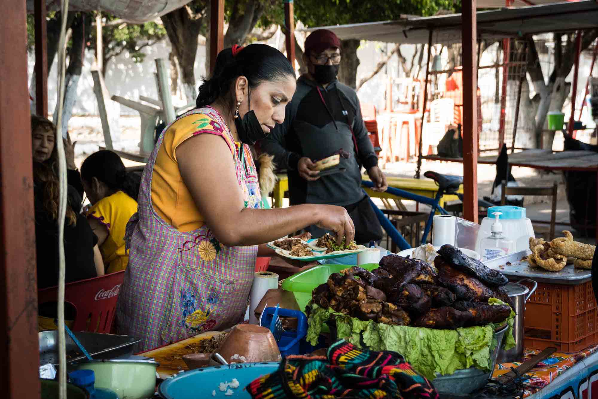 A woman prepares tacos in a market in Chiapa de Corzo