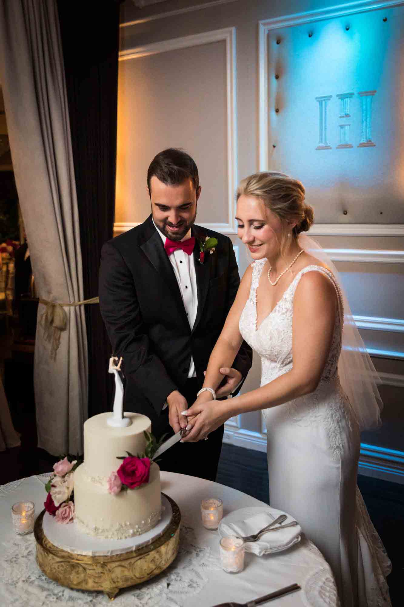 Bride and groom cutting cake at a Briarcliff Manor wedding