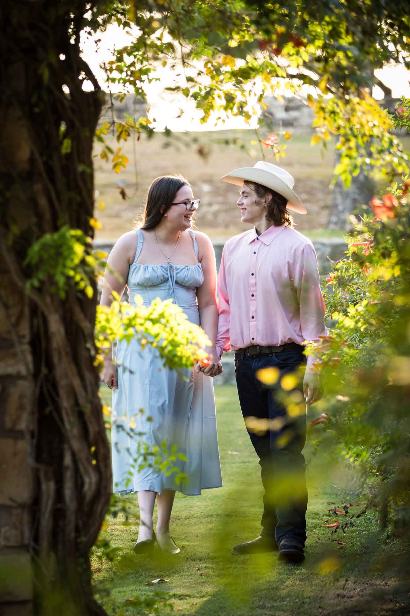 San Antonio Botanical Garden engagement photos of couple walking in front of vines at the Amphitheater