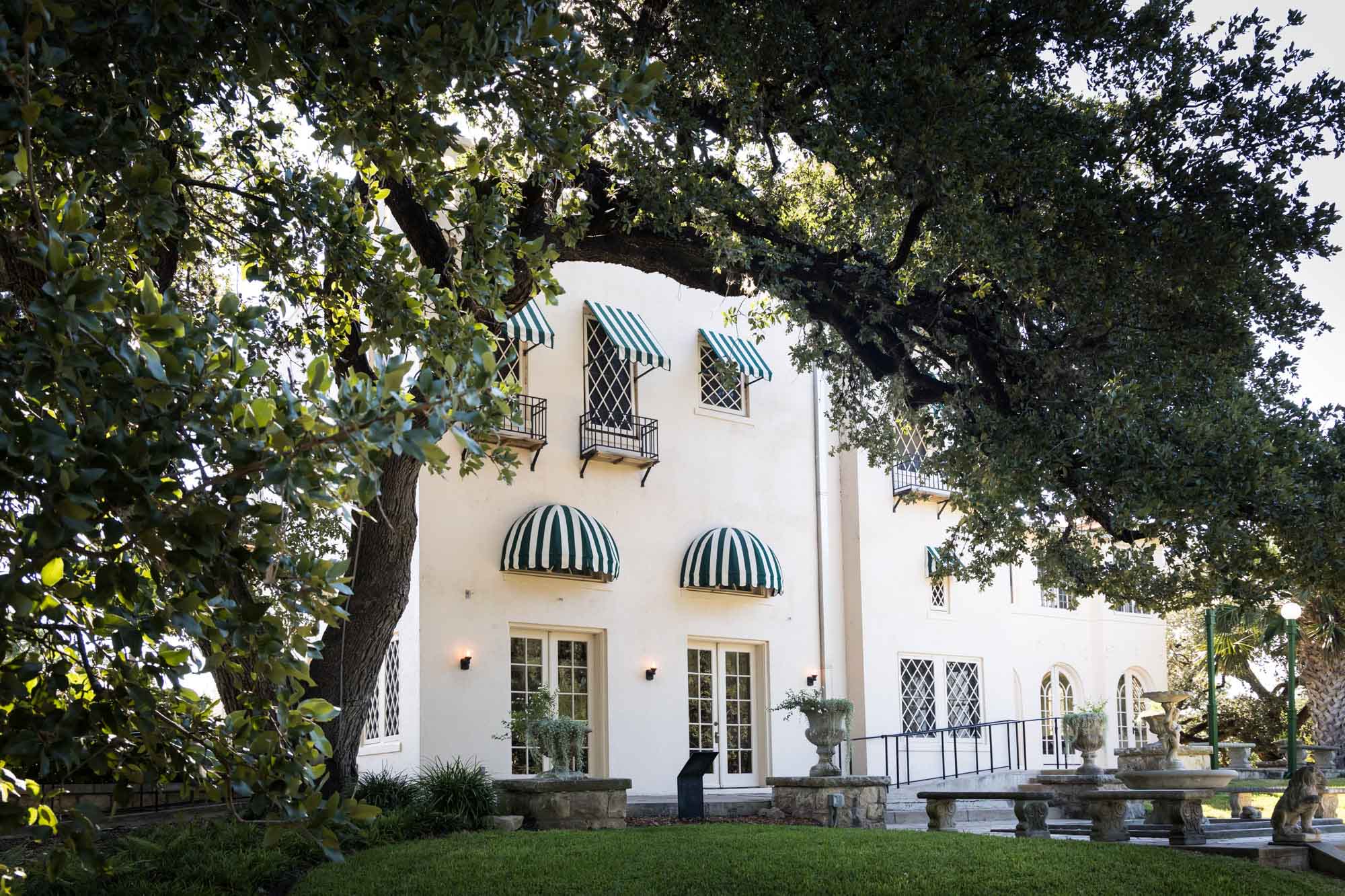 View of back exterior of Laguna Glorida for an article on the best places to propose in Austin
