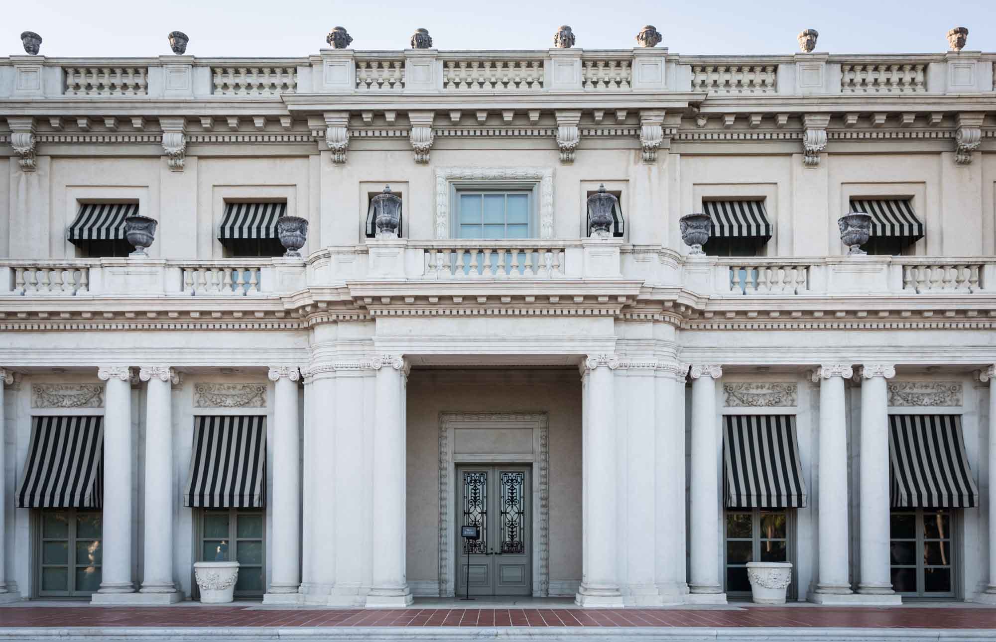 Exterior facade of the Huntington Art Gallery building for a Huntington Gardens photo shoot guide article